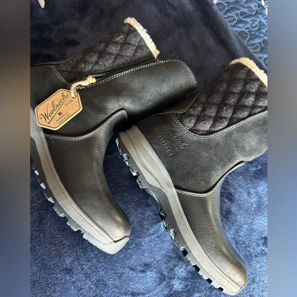 Woolrich black womans boots Size 7 1/2.  Never been worn.  🖤 - Picture 4 of 15